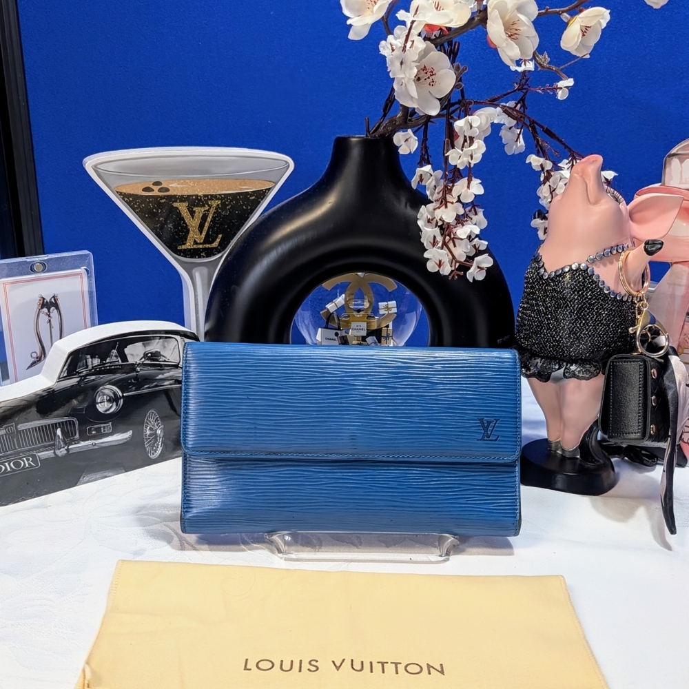 Louis Vuitton Blue Epi Leather Porte International Wallet🔥 Gold Accents